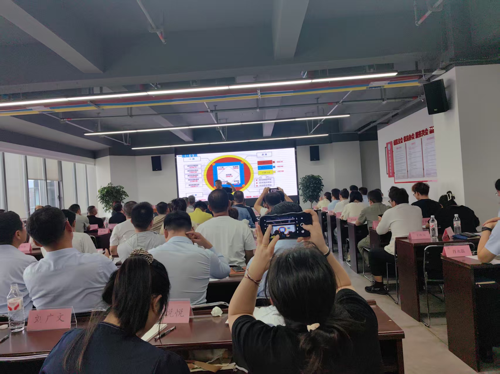 1759125444767343.jpeg eaeb7e71ea969386582e0a0fa864e123.jpg